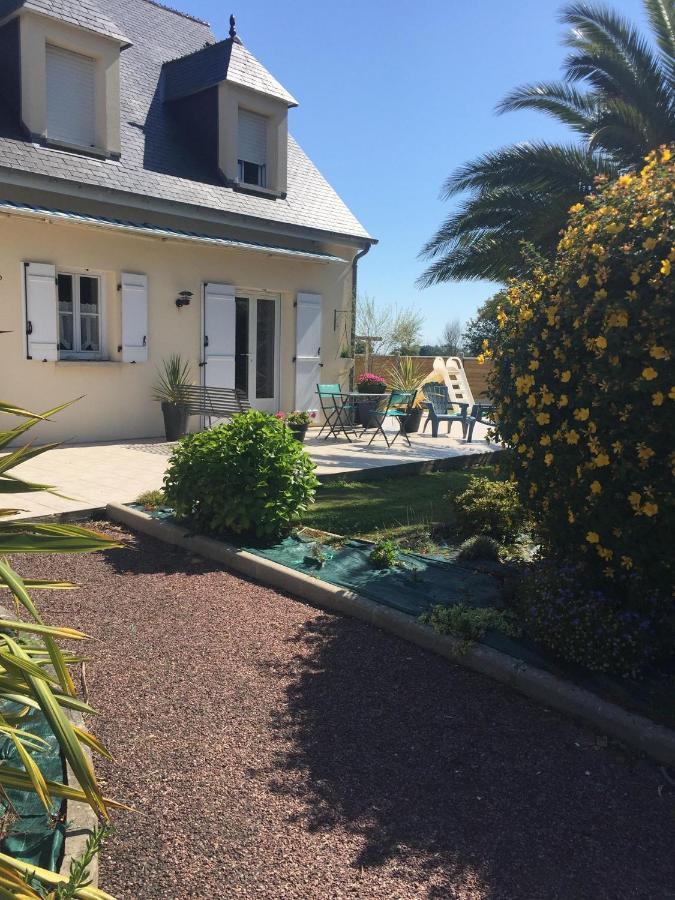 Cote Jardin Des Charmilles Bed & Breakfast Quettehou Екстериор снимка